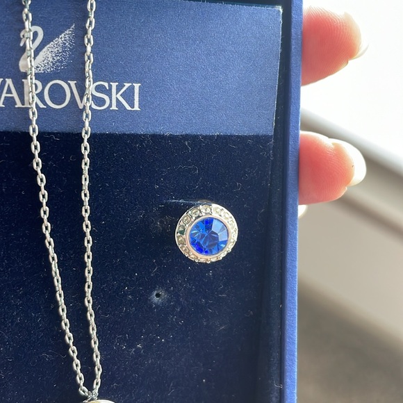 Swarovski necklace and earrings set - Picture 11 of 13